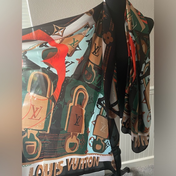 Accessories - LV 100% silk scarf